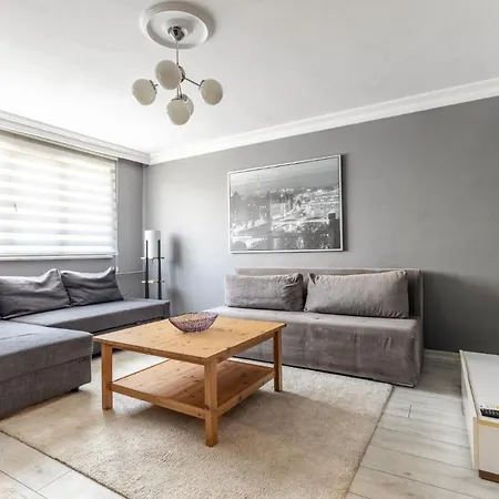 Flat With Balcony 10 Min To Bagdat Ave * Istambul