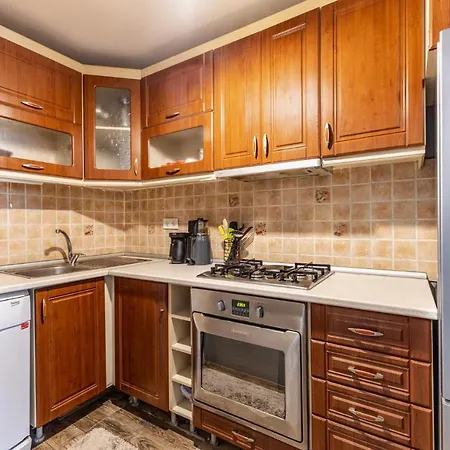 Flat With Balcony 10 Min To Bagdat Ave * Istanbul
