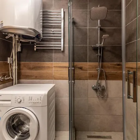 Flat With Balcony 10 Min To Bagdat Ave